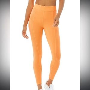 NEVER WORN w/Tag Med No Limit High Waist 7/8 Legging in Neon Apricot by ALO Yoga